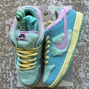 * SOLD * Brand New Nike SB Dunk Low Verdy